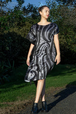 PĪTAU-A-MANAIA KAFTAN DRESS - BLACK/SILVER